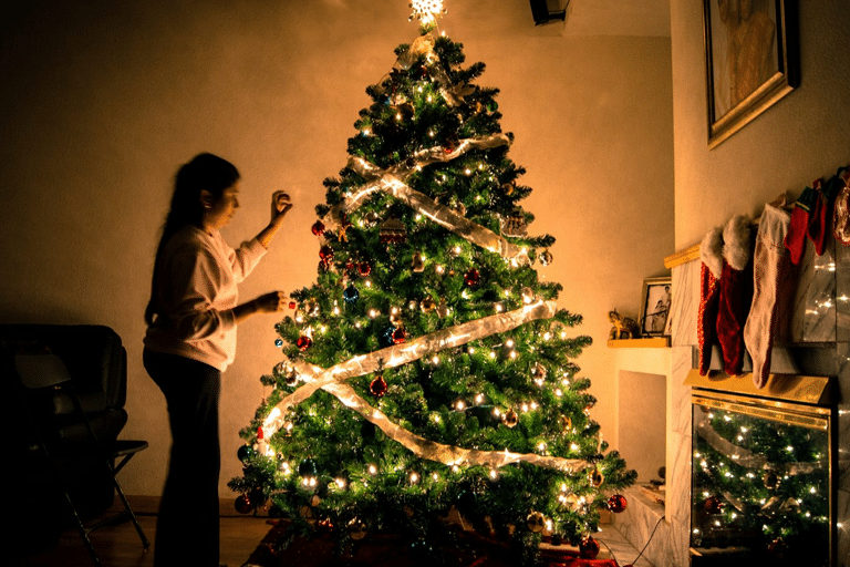 Energy Saving Tips to Manage Your Christmas & New Year Lights Electricity Cost